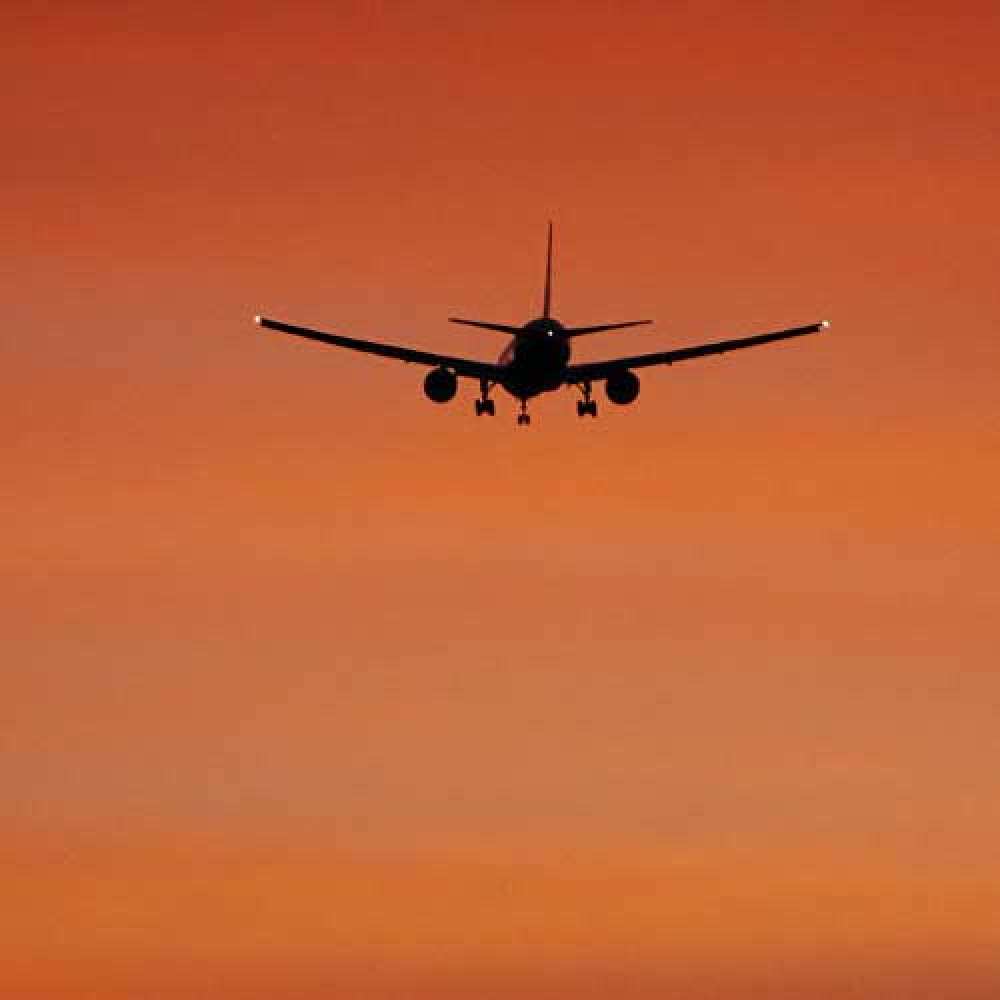 Открытка на каждый день с именем, Сигамачо Счастливого пути силуэт самолета Прикольная открытка с пожеланием онлайн скачать бесплатно 