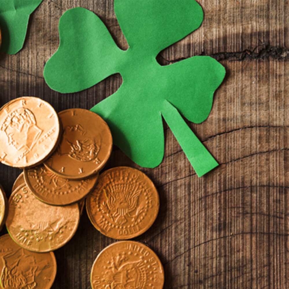 Открытка на каждый день с именем, Крошечька Желаю тебе удачи деревянный фон Прикольная открытка с пожеланием онлайн скачать бесплатно 