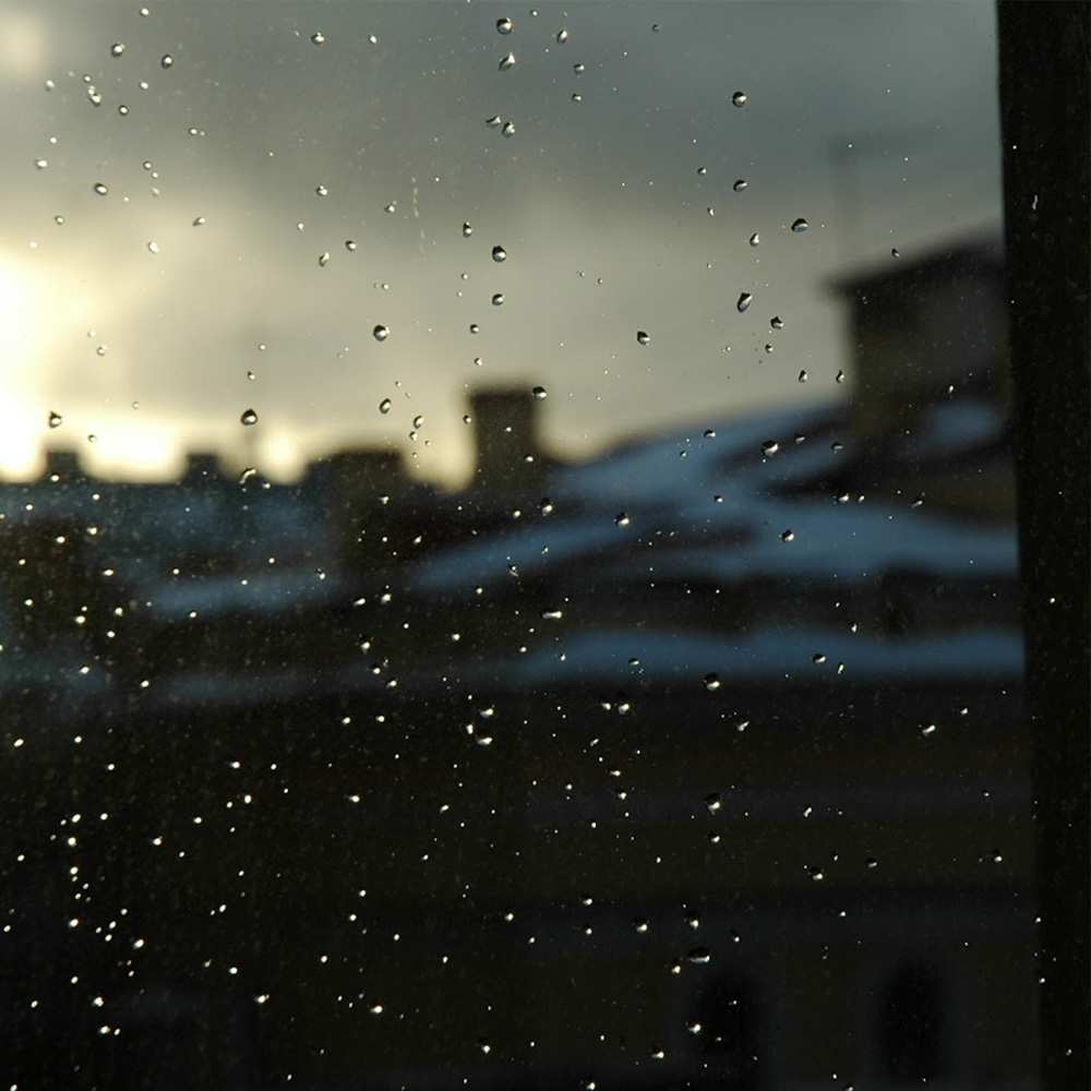 Открытка на каждый день с именем, Фродо Не грусти вид на крыши Прикольная открытка с пожеланием онлайн скачать бесплатно 