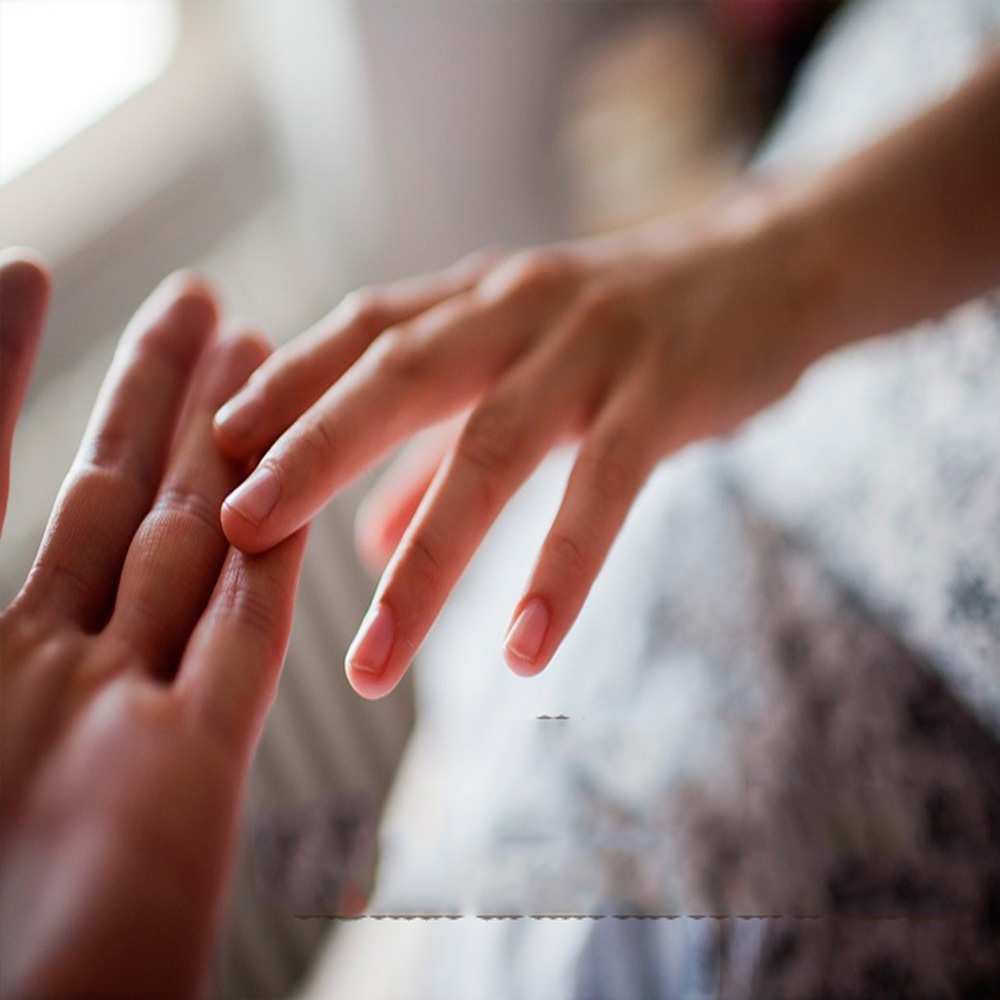 Открытка на каждый день с именем, Малышоночек Хочу обнять тебя прикосновение Прикольная открытка с пожеланием онлайн скачать бесплатно 