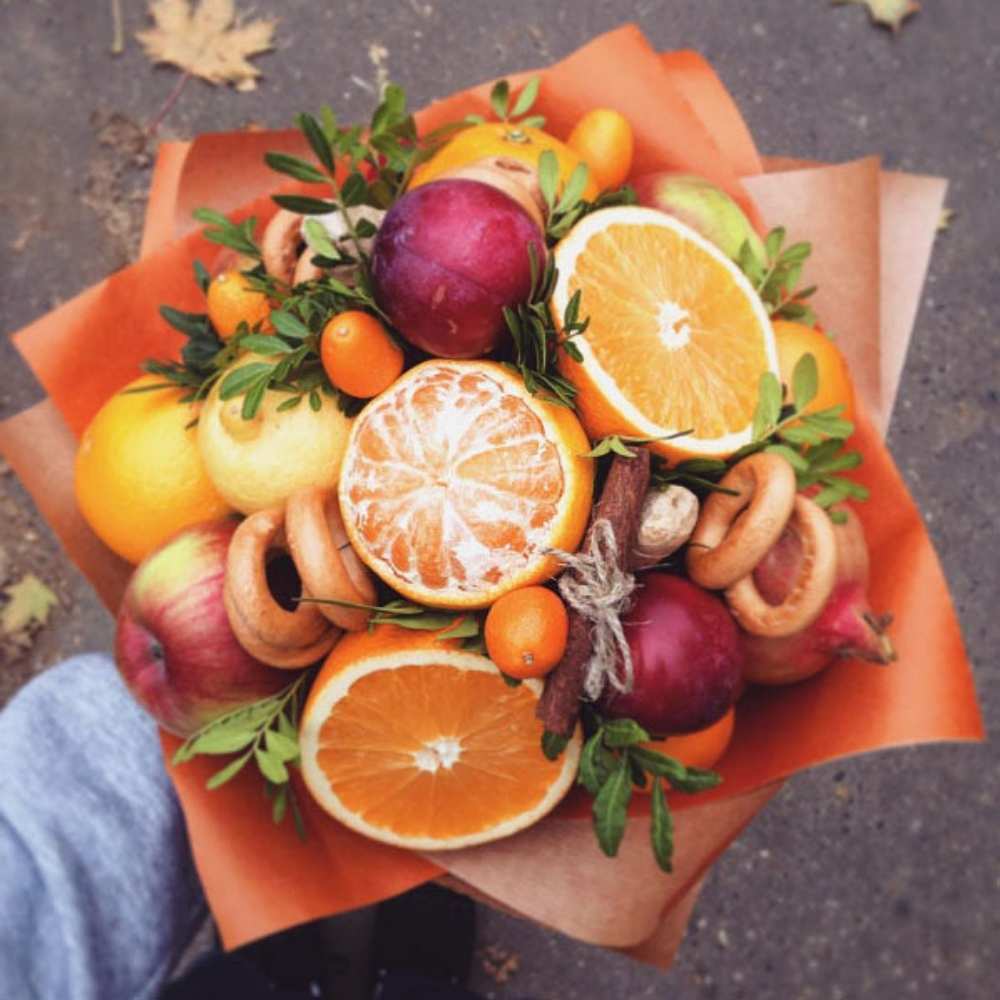 Открытка на каждый день с именем, Чертёнок Выздоравливай ешь это и не болей Прикольная открытка с пожеланием онлайн скачать бесплатно 